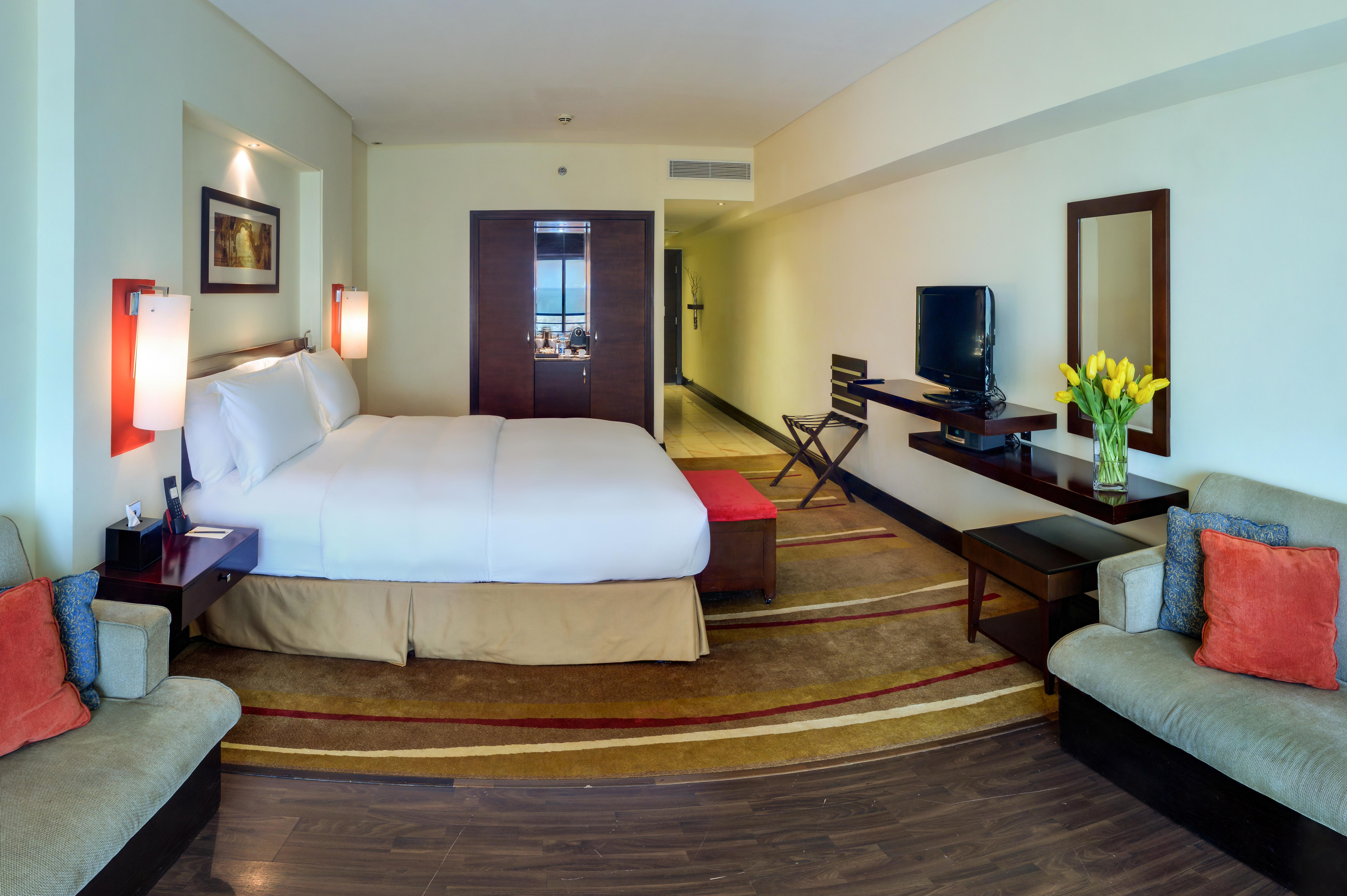 Sofitel Al Khobar The Corniche Hotel Exterior photo A room at the hotel