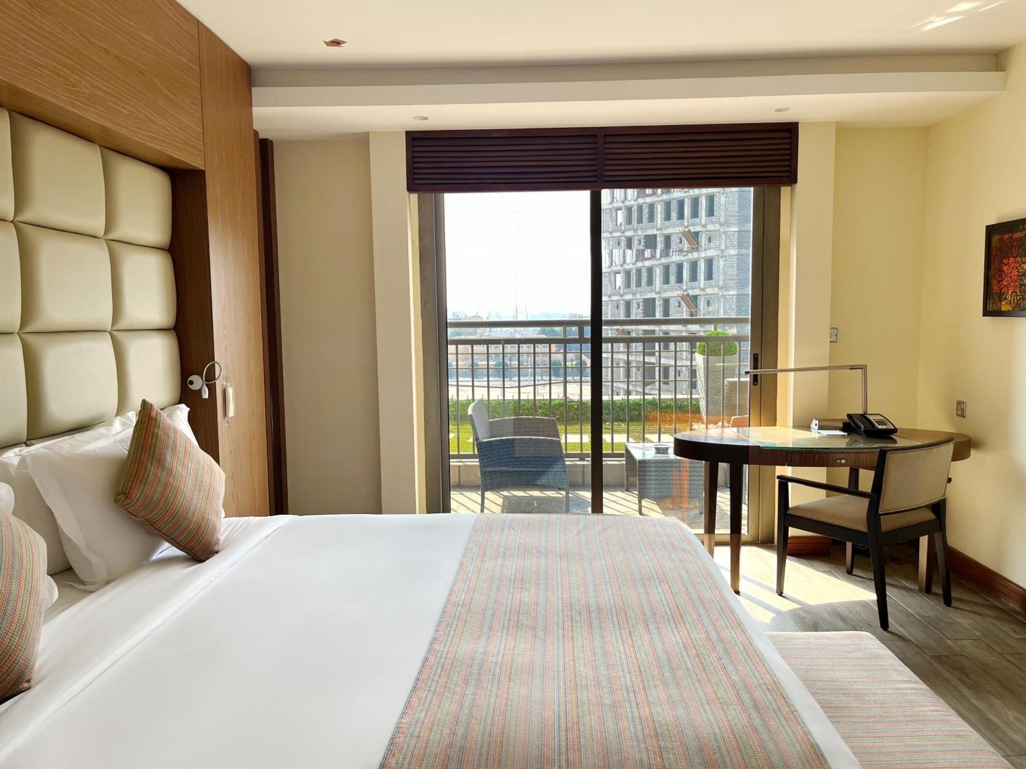 Sofitel Al Khobar The Corniche Hotel Exterior photo A room at the hotel