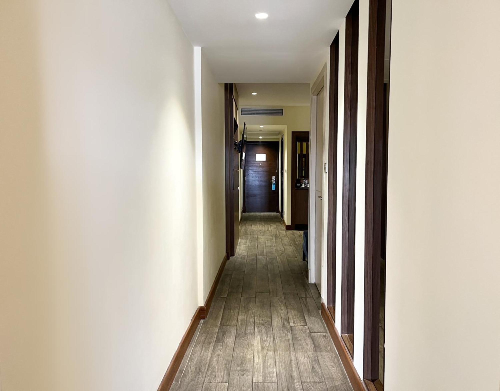 Sofitel Al Khobar The Corniche Hotel Exterior photo A corridor in a hotel