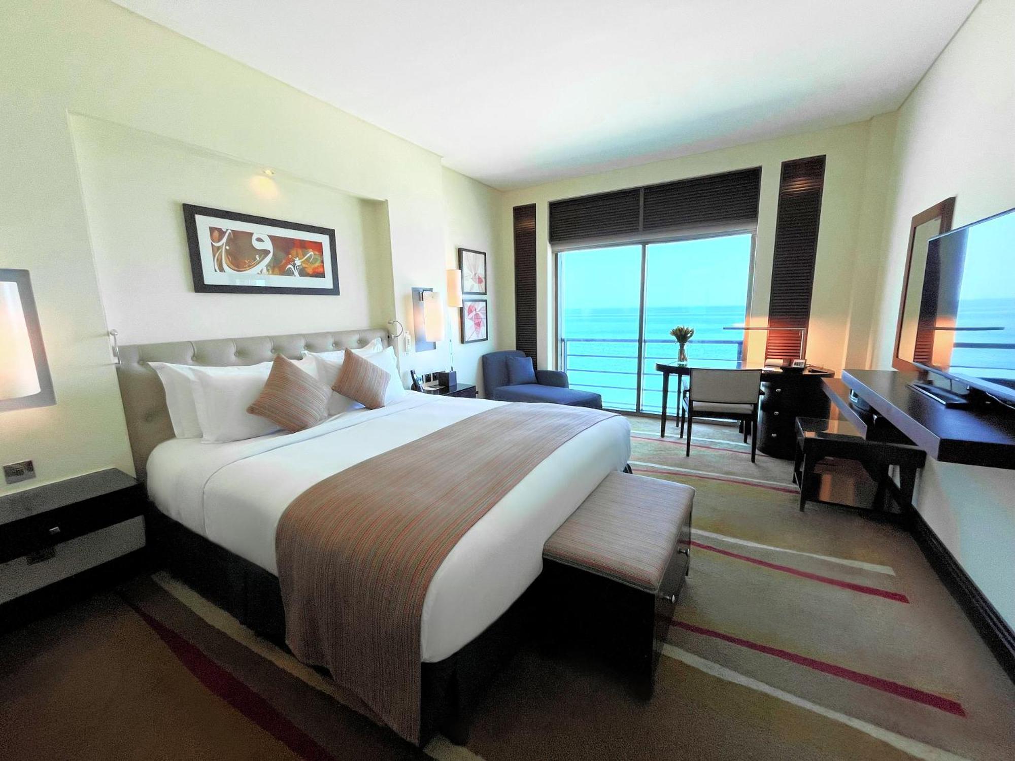 Sofitel Al Khobar The Corniche Hotel Exterior photo A guest room at the hotel